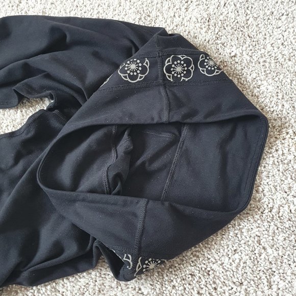 lululemon groove reversible stretch pant - size 6 (GUC) - Picture 3 of 4